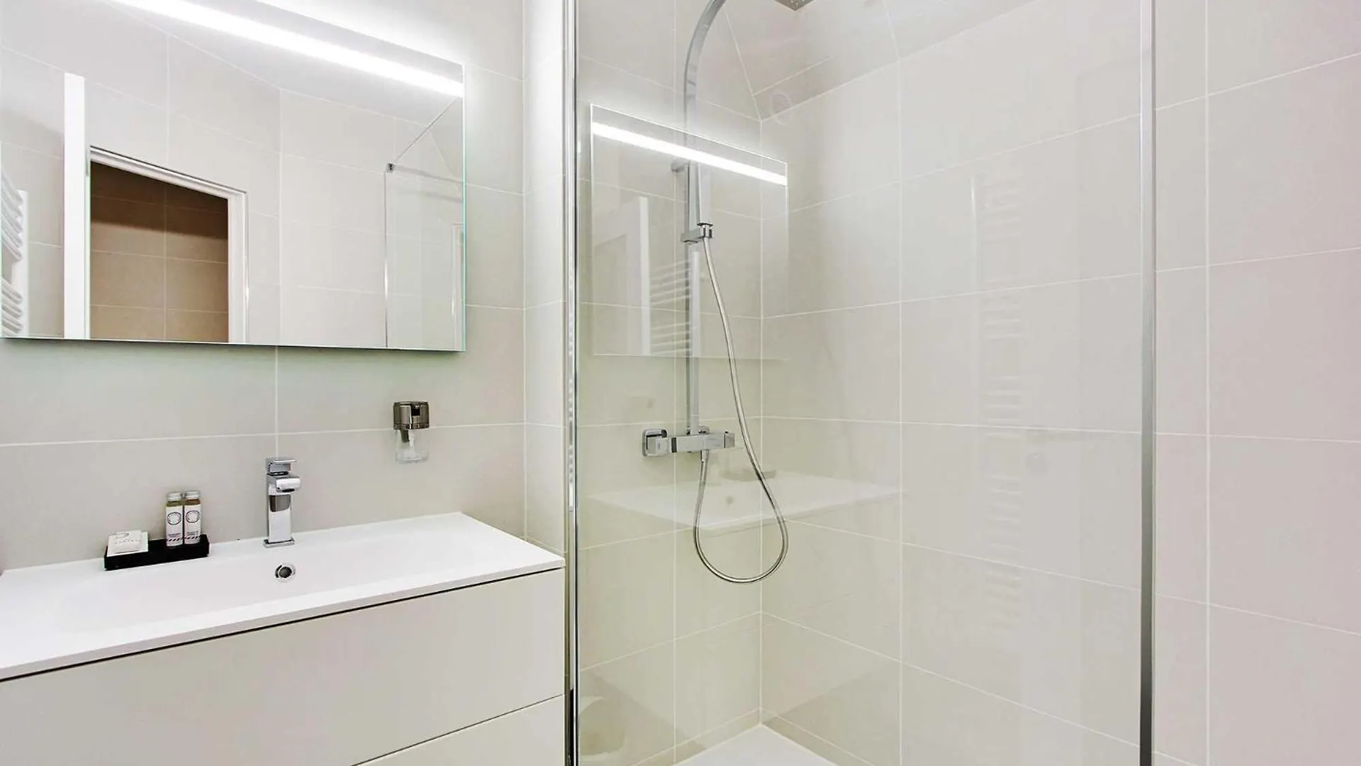 Authentic Apartment - 2Br-6P - Le Marais Paris